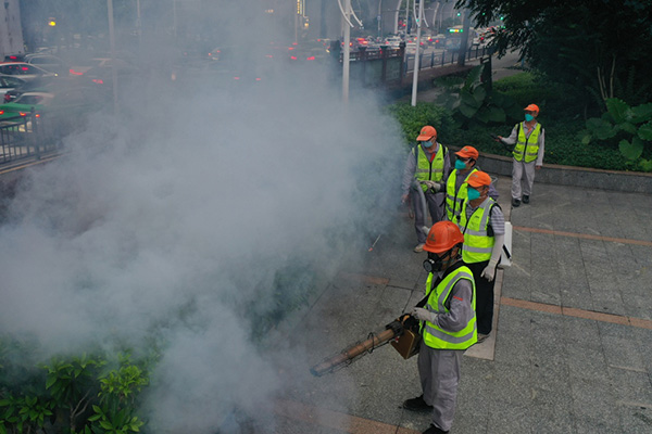 为什么说四害在社区中传播疾病风险大，必须积极开展消杀工作？